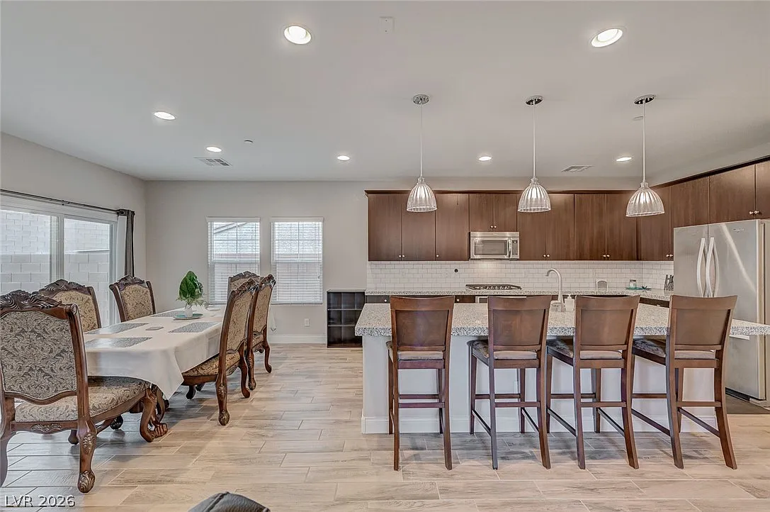 3 bed, 2.5 bath, 1906 sqft, $3,000 — Photo 4