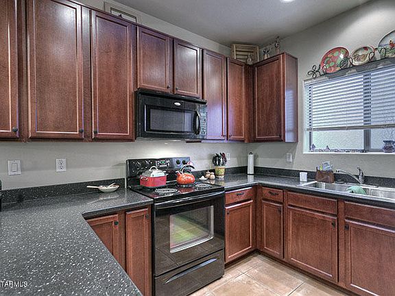 3rd image of 1118 W Calle Trio Los Panchos