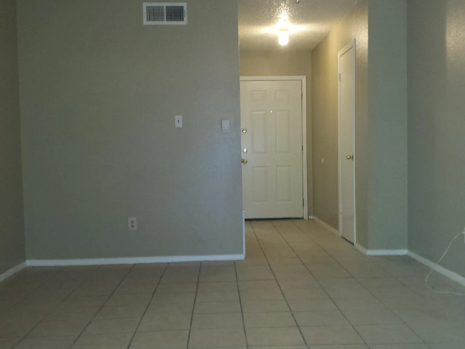 2 bed, 915 sqft, $1,275 — Photo 2