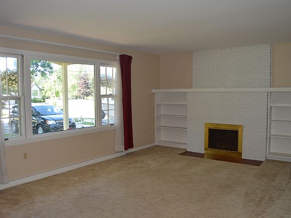 3rd image of 903 Woodlawn Ave