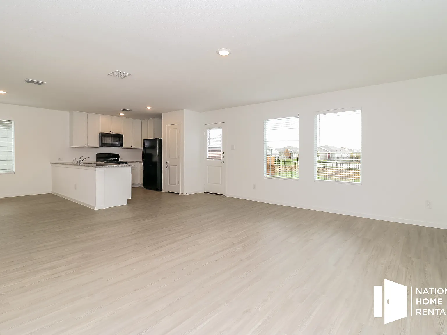 4 bed, 2.5 bath, 1684 sqft, $2,295 — Photo 3