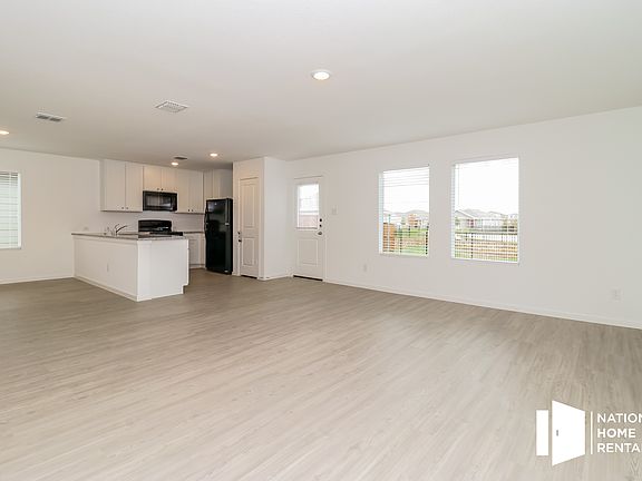 3rd image of 4024 Equestrian Dr