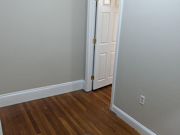 Upstairs bedroom 2 (office-sized)