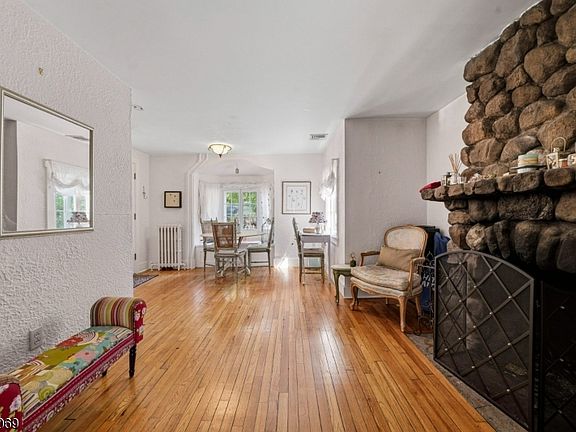 5th image of 716 Colonial Rd