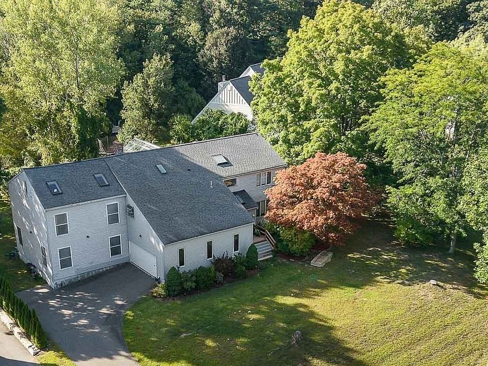 1st image of 10 Pond View Ln