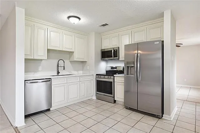3 bed, 2.0 bath, 1500 sqft, $2,150 — Photo 4