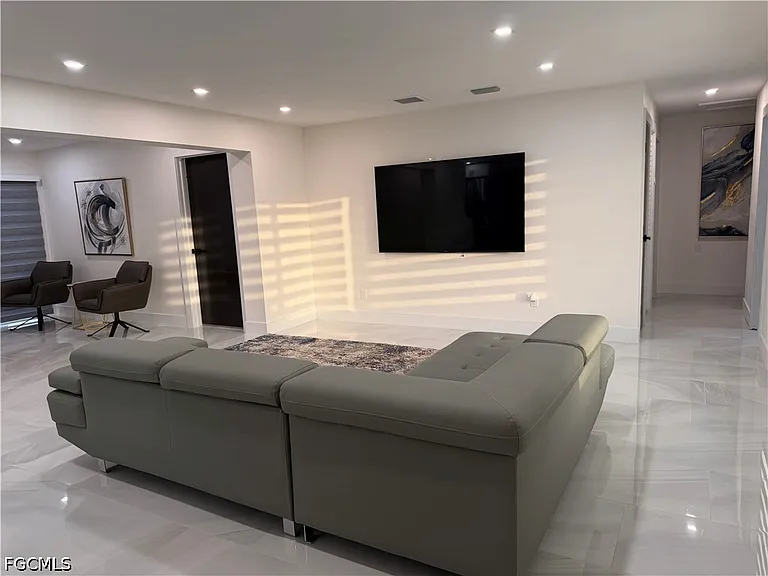 4937 Edith Esplanade Cpe — Photo 18