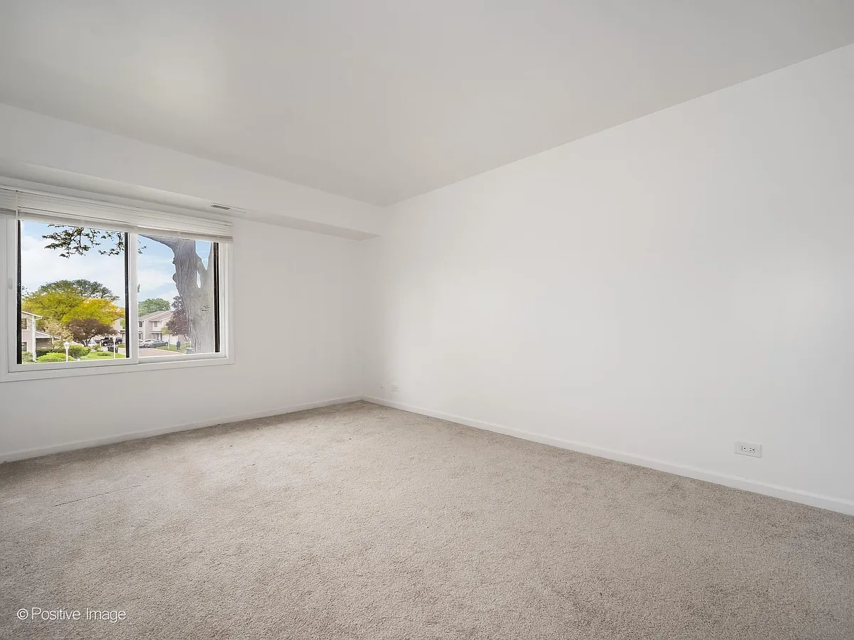 Building Photo - 1120 E Randville Dr #206