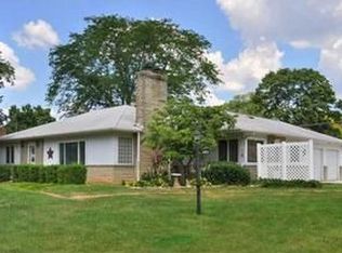 584 E Cooke Rd, Columbus, OH 43214