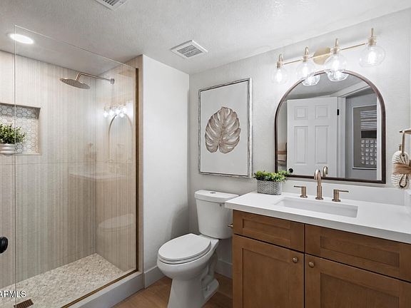 5th image of 325 E ANDERSON Avenue