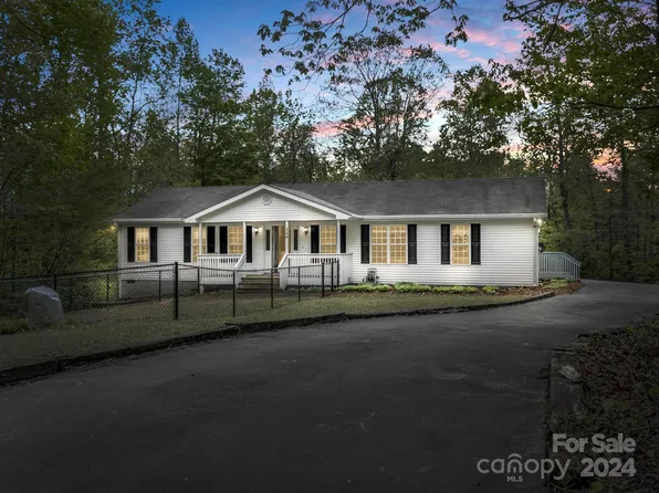 148 Roan Dr, Lake Lure, NC 28746