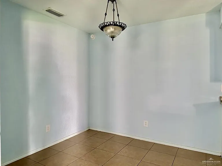 700 W Iris Ave — Photo 8