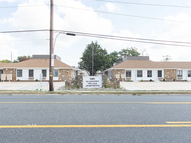 Glasstown Village Apartments — Photo 12