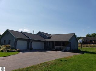 11471 Rickerd Ct, Williamsburg, MI 49690