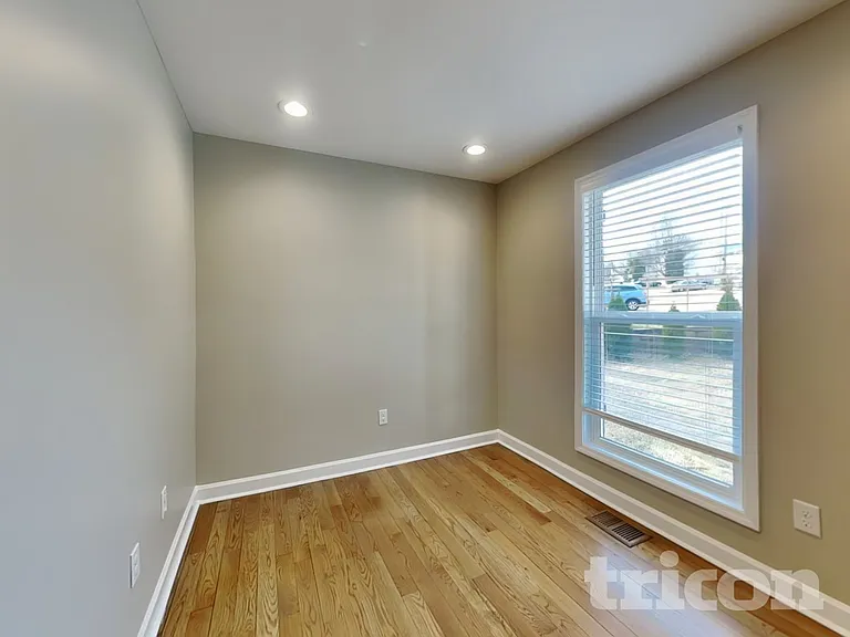 1026 Chelsea Dr — Photo 10