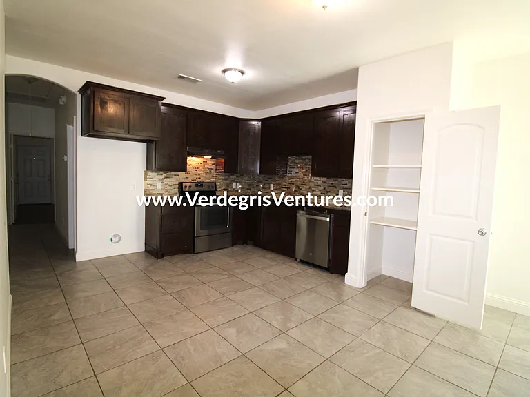 236 S Scott St #76028 — Photo 2