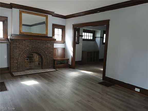 3rd image of 15409 Parkgrove Ave