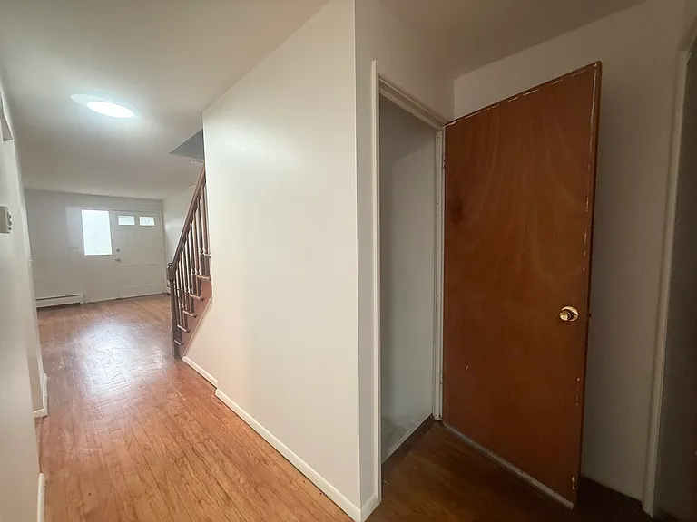 1 Henderson Dr — Photo 3