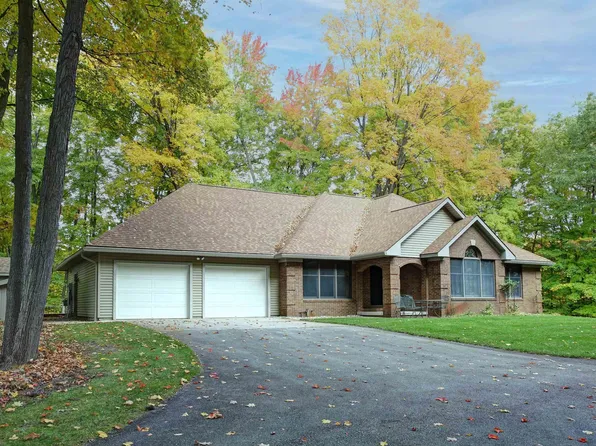 2377 Whitetail Dr, Traverse City, MI 49696