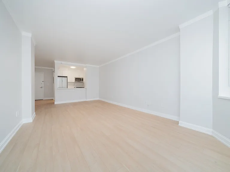 140 Riverside Blvd #727 — Photo 5