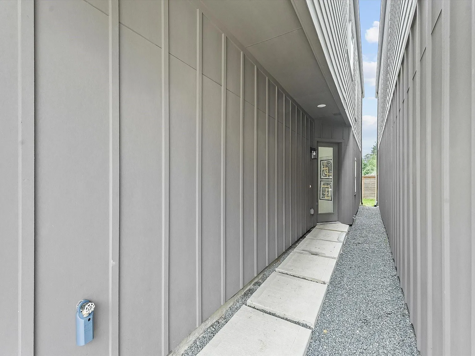 3 bed, 2.5 bath, 1820 sqft, $2,500 — Photo 4