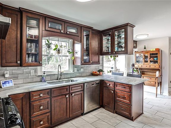 3rd image of 800 Glenairy Dr