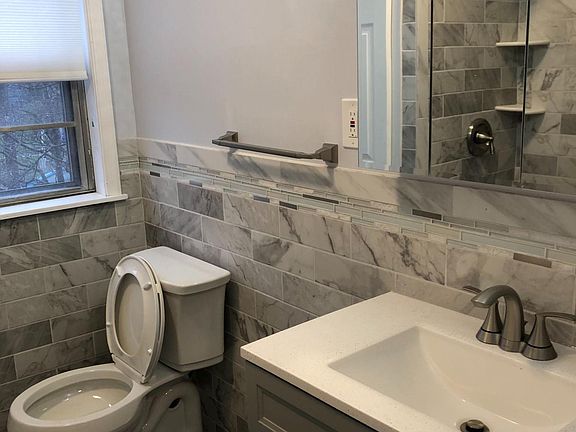 3rd image of 5400 Vicaris St APT 1