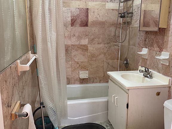 5th image of 13312 Avery Ave Floor 2