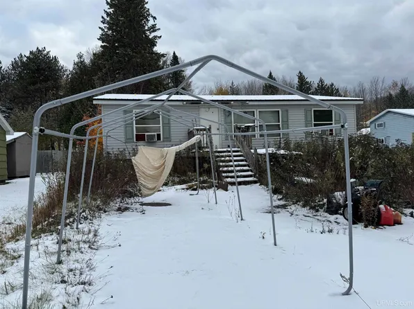 48551 Banfield Ave, Dollar Bay, MI 49922