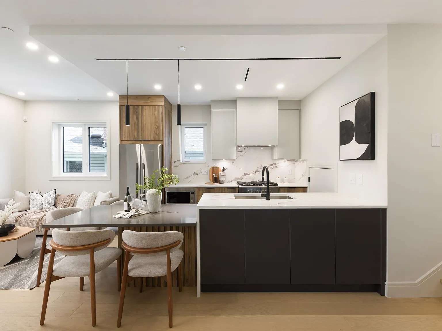 3 bed, 999 sqft, $3,600 — Photo 3
