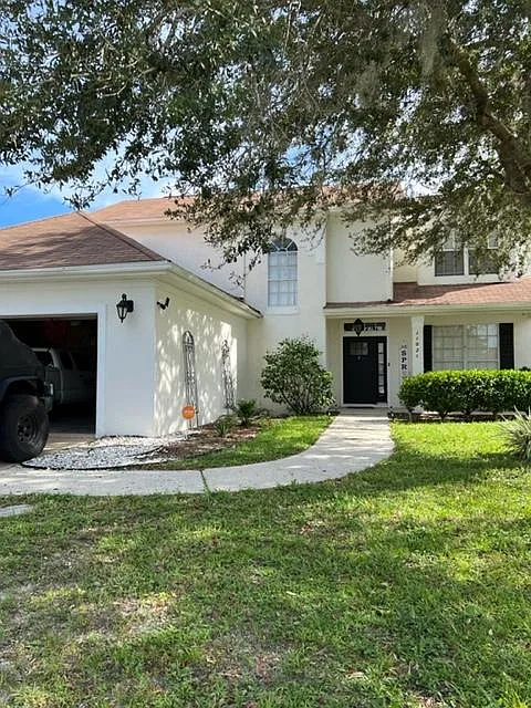 3 bed, 2.5 bath, 1900 sqft, $2,450 — Photo 2