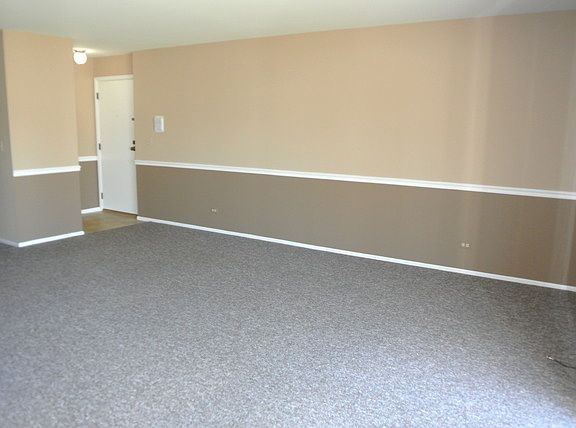 3rd image of 324 Silverwood Ct APT B1