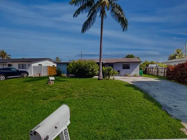 2775 Floweva St, Palm Springs, FL 33406