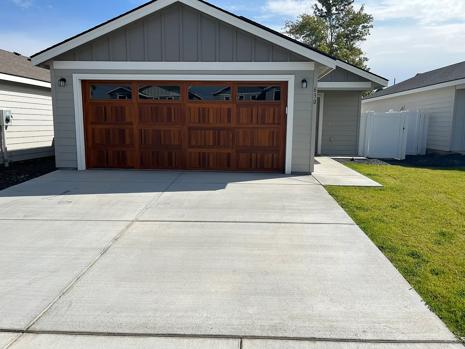 2 bed, 975 sqft, $1,900 — Photo 1