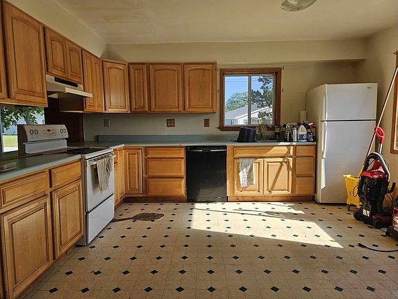 4th image of 24 Hope Ln