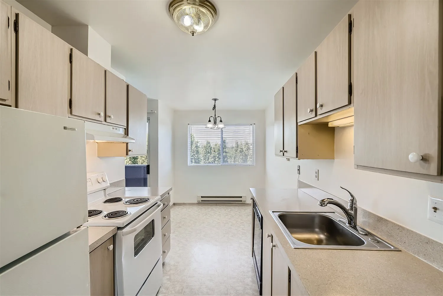 Sunset View Apartments — Photo 3