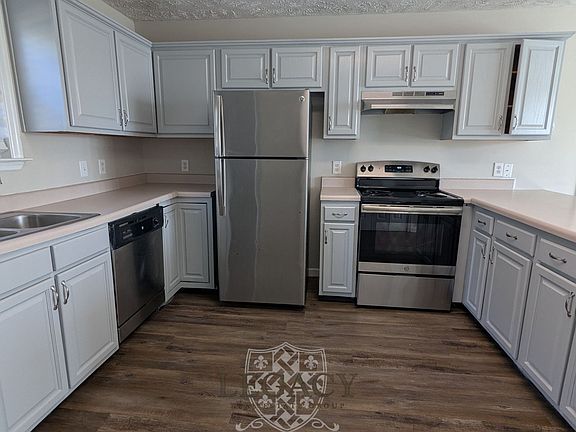 5th image of 816 Chaney Woods Dr