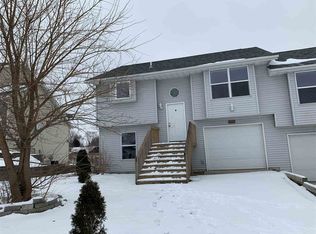 1359 Ozark Rdg, Coralville, IA 52241