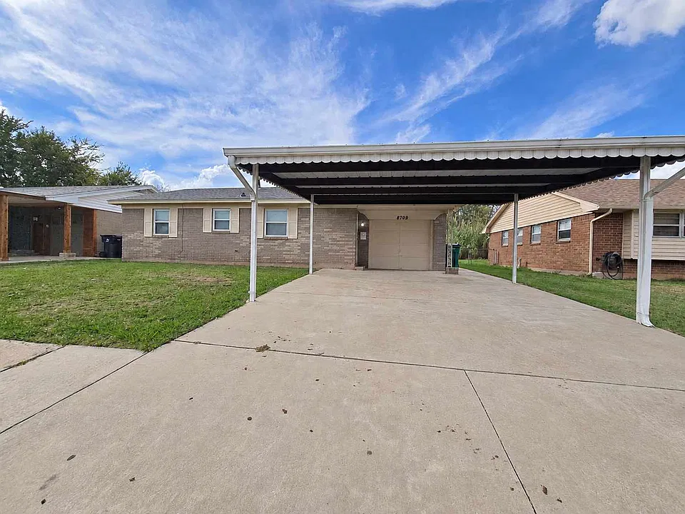 8709 S Fairview Dr