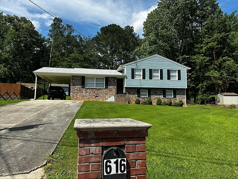 616 Village Lane Dr SW — Photo 1