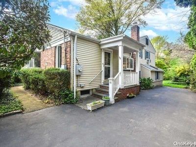 98 Glenwood Road, Glenwood Landing, NY, 11547