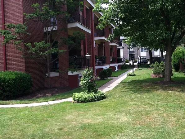 419 2nd St #2, Oakmont, PA 15139