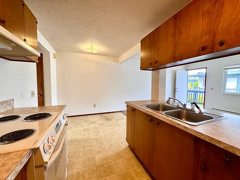 624 W Cedar St #6 — Photo 8