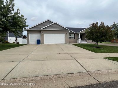2418 Prairie Oak Dr, Dickinson, ND, 58601