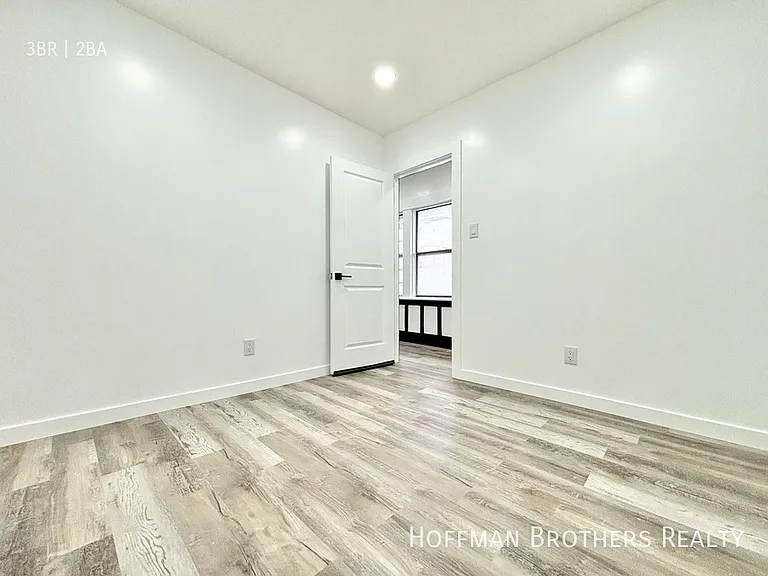 1518 W 11th Pl #1/2 — Photo 10