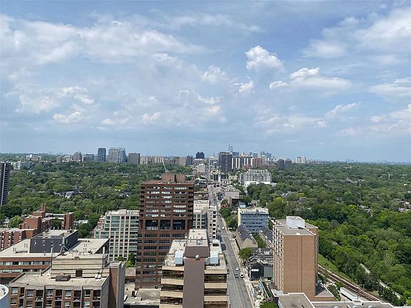 5th image of 18 Yorkville Ave #2706