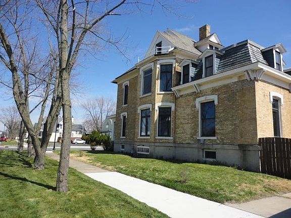 2nd image of 701 Spring St
