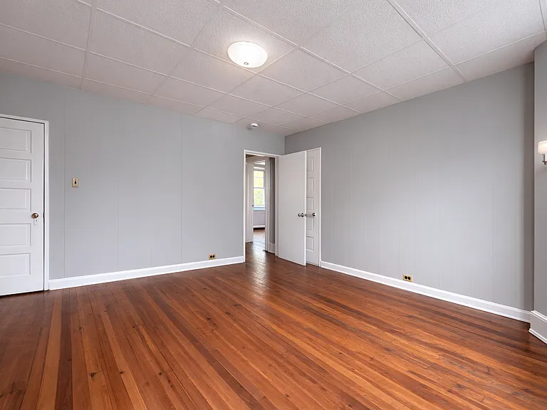 2604 Hamilton Ave — Photo 5
