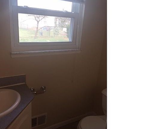 3rd image of 66 Pearl St