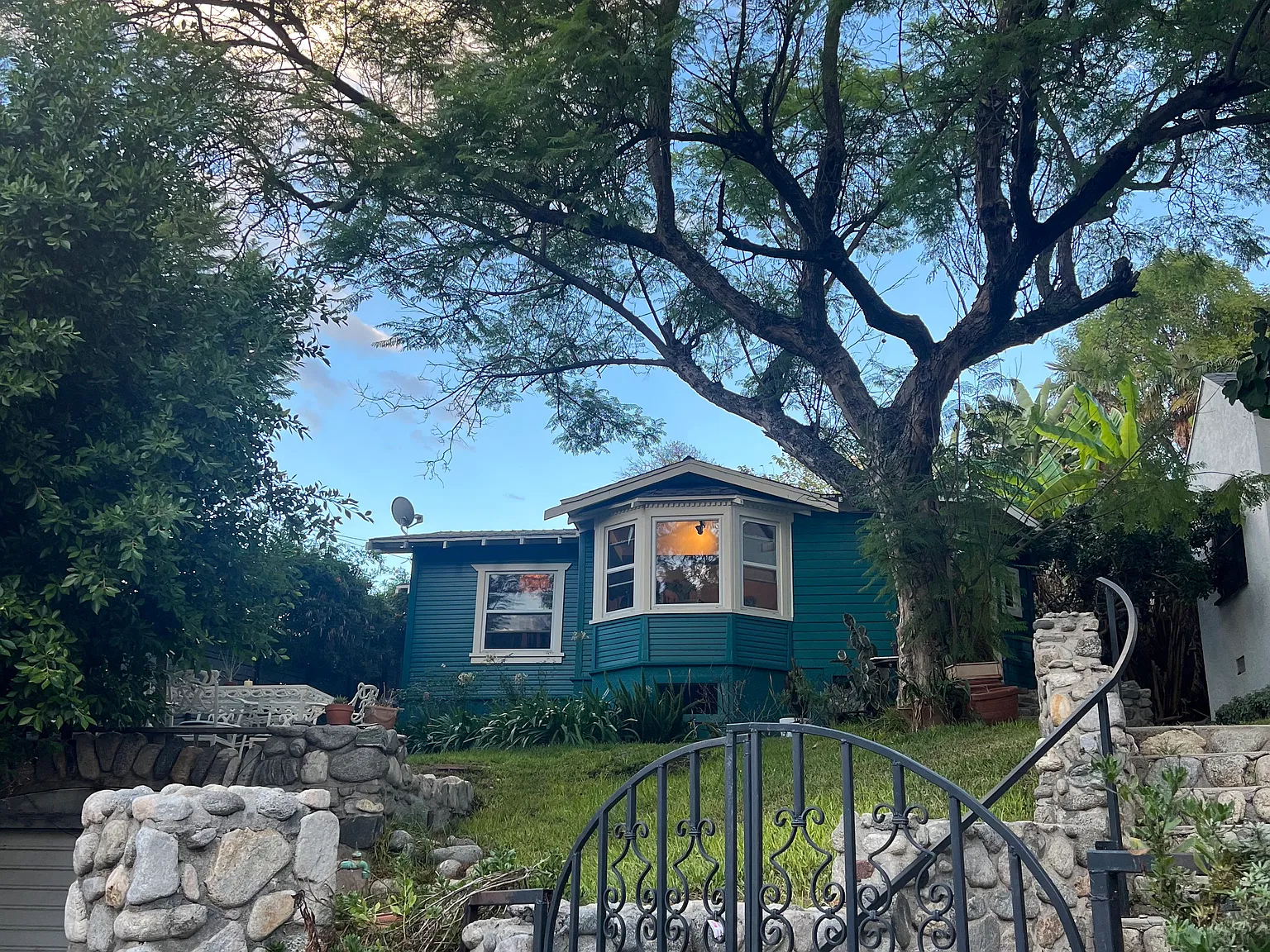 2 bed, 900 sqft, $4,700 — Photo 3